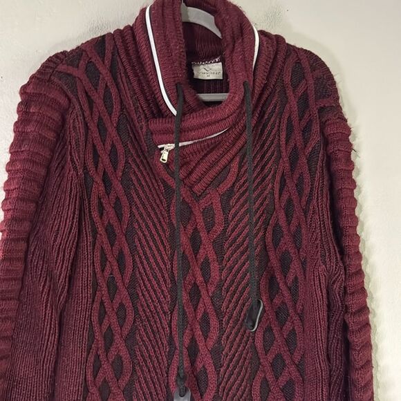 Elegant Burgundy Turtleneck Sweater with Cable Knit Design - Picture 3 of 14